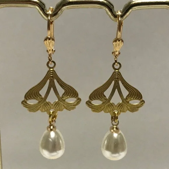 Crimson Peak Edith Cushing Gothic Gold Butterfly Pearl Earring Handmade Replicas - Picture 6 of 13